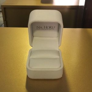 White Na Hoku Ring Box